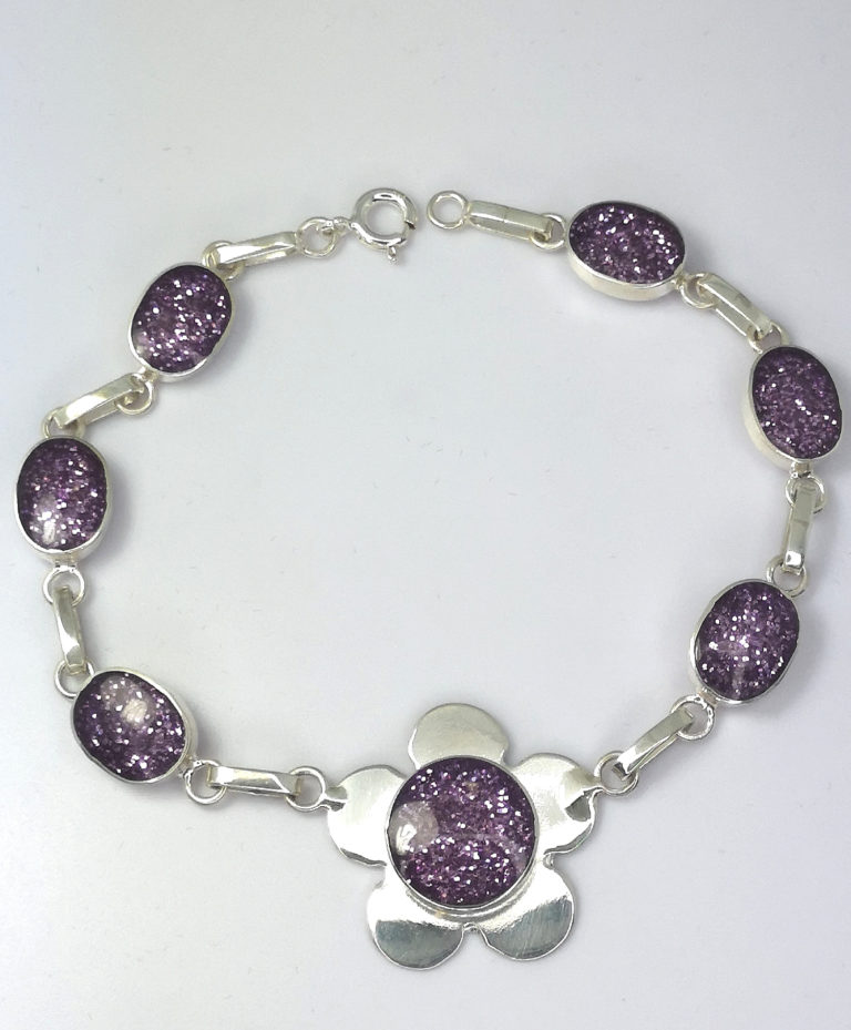 Pulsera de flor de plata con piedra cielo morada