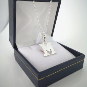 Colgante de inicial + Cadena de Plata